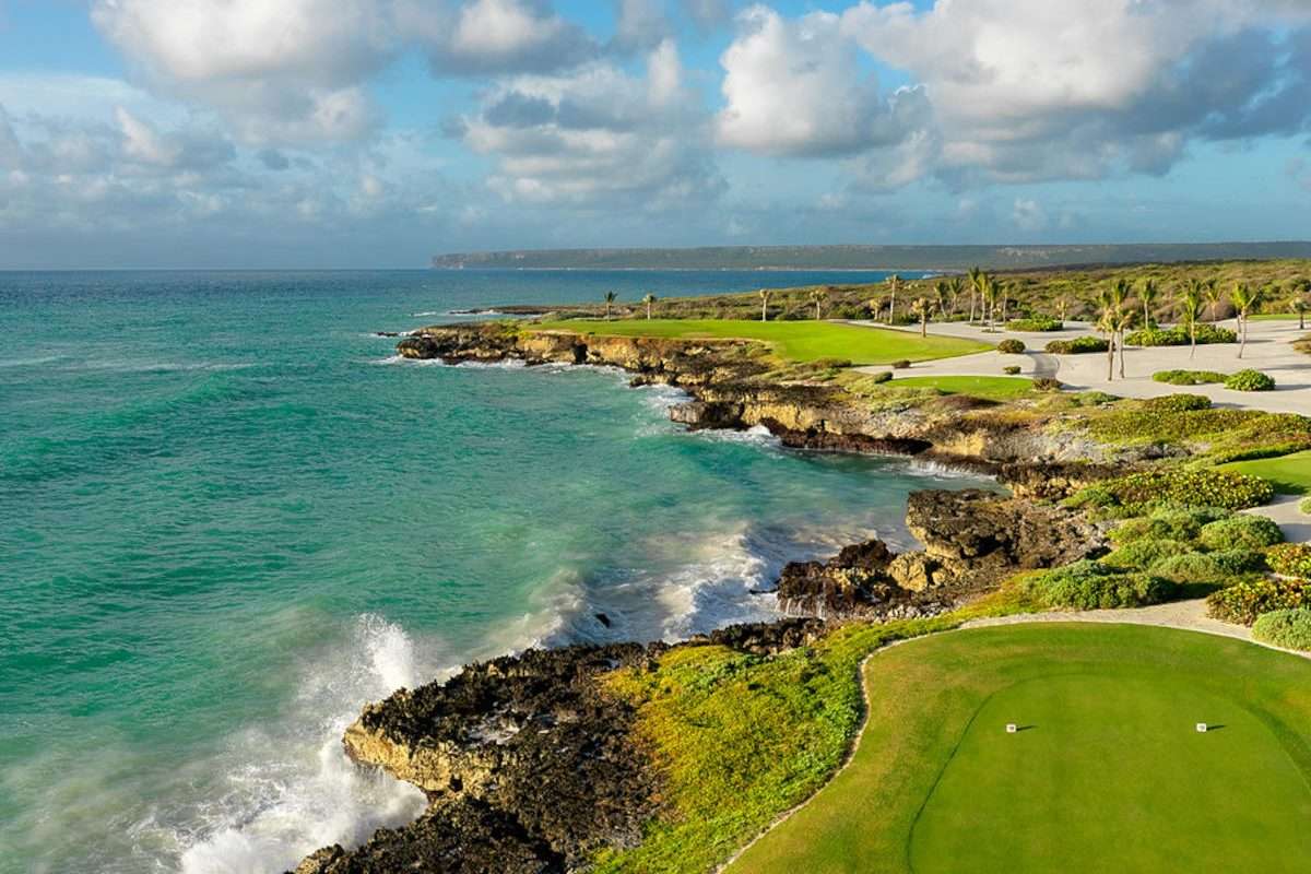 Farallón cliffs, Cap Cana
