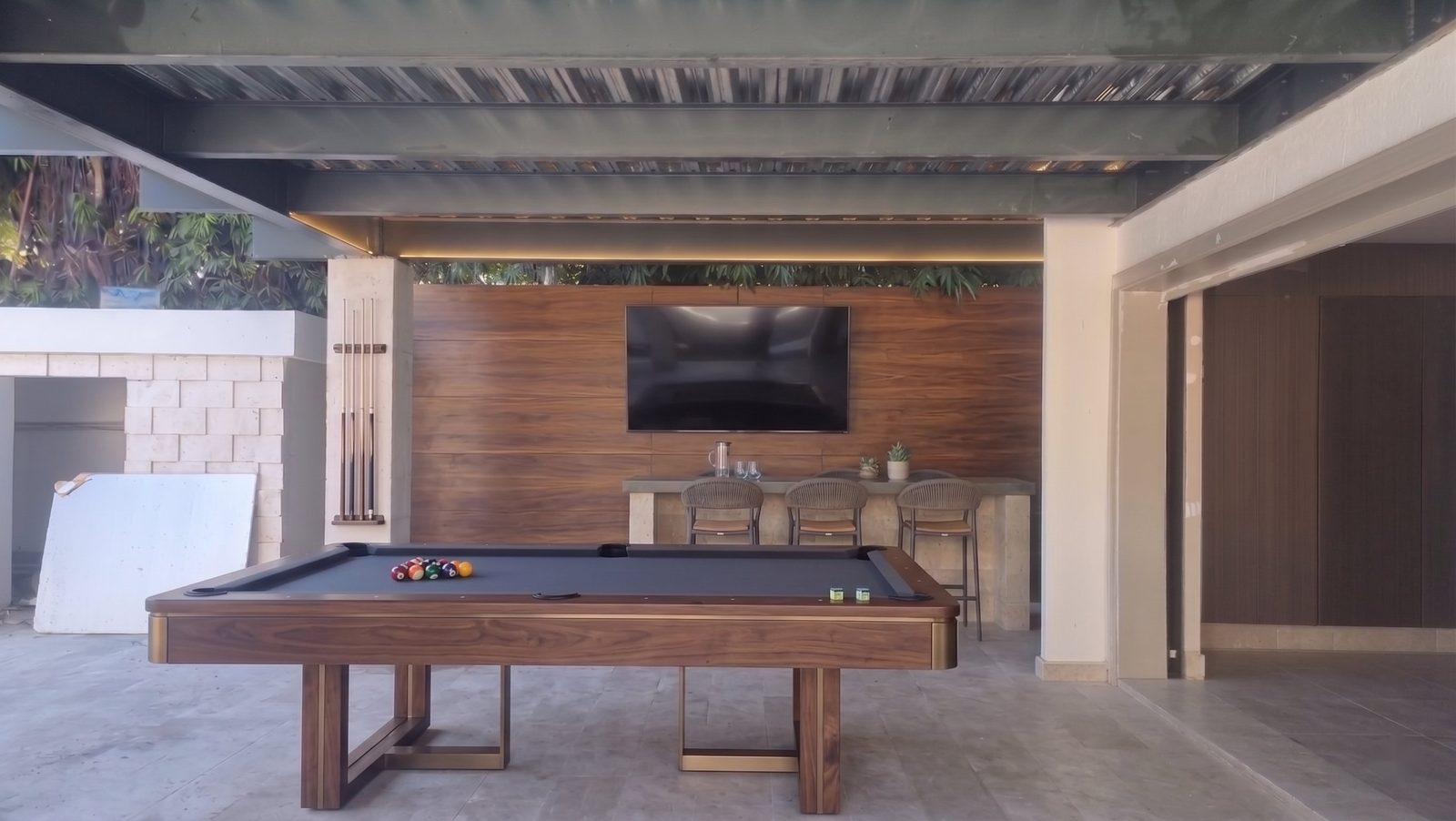 Villa Espada outdoor lounge with pool table and bar, Cap Cana